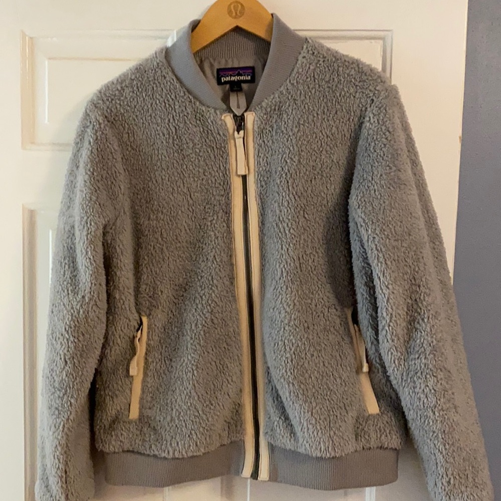 Patagonia L women’s EUC Los Gatos bomber jkt grey